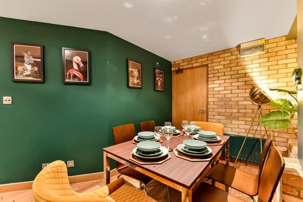 Spacious 2 Bed Urban Jungle Flat, Central ロンドン エクステリア 写真