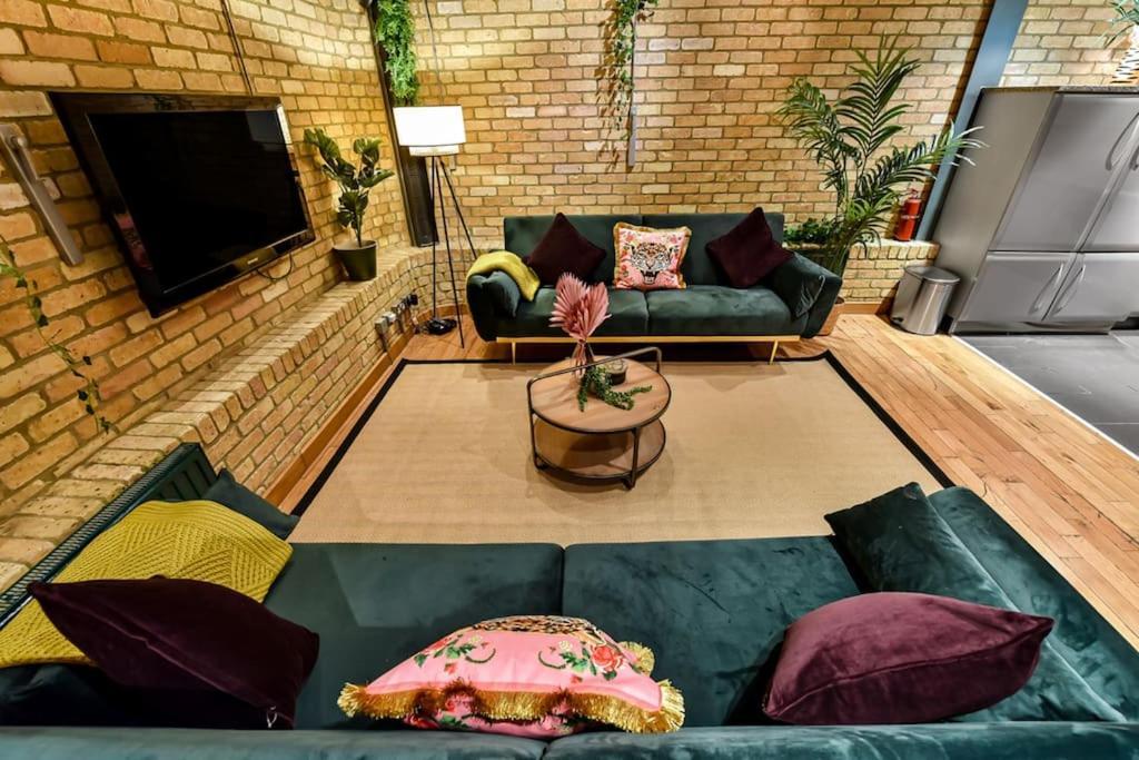 Spacious 2 Bed Urban Jungle Flat, Central ロンドン エクステリア 写真