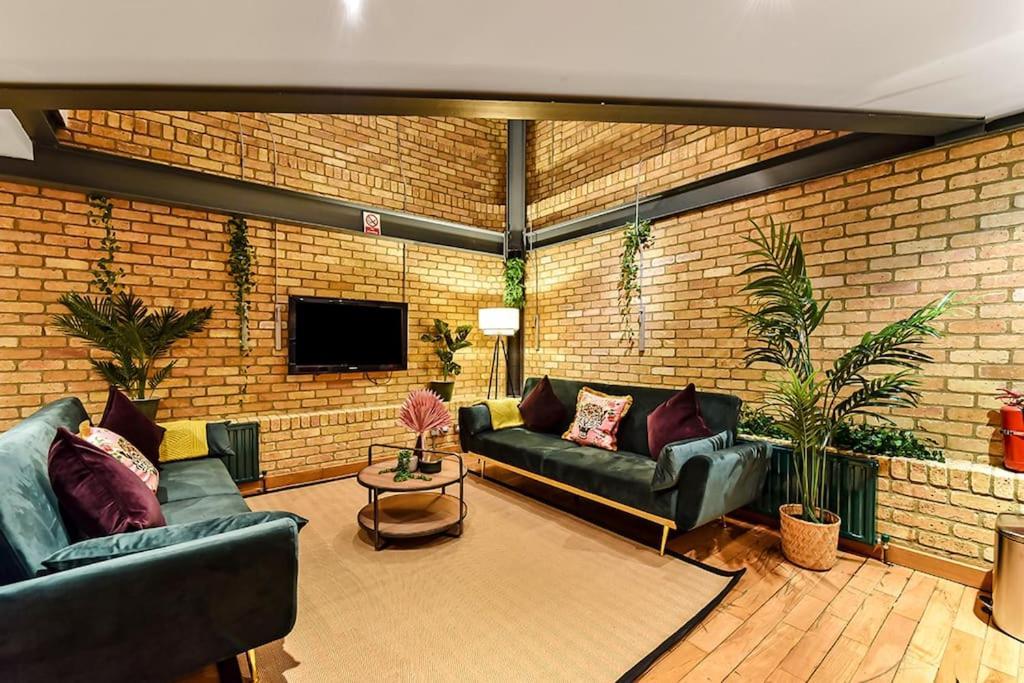 Spacious 2 Bed Urban Jungle Flat, Central ロンドン エクステリア 写真