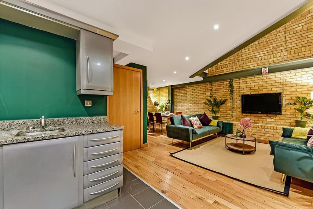 Spacious 2 Bed Urban Jungle Flat, Central ロンドン エクステリア 写真