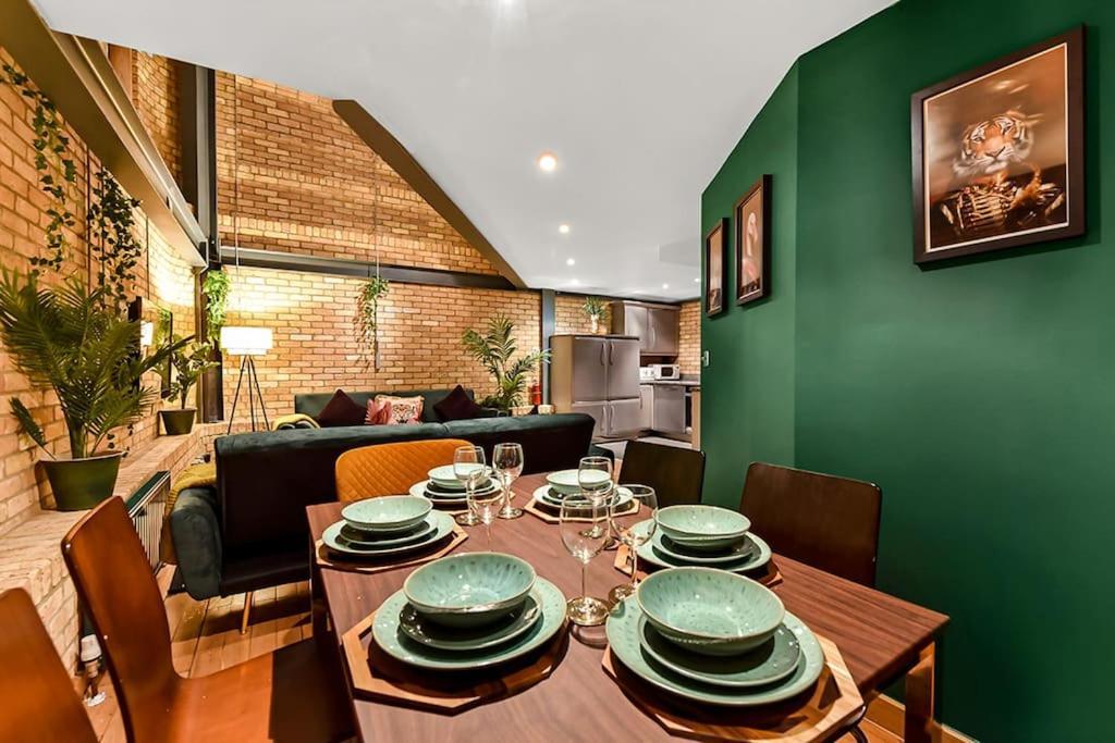 Spacious 2 Bed Urban Jungle Flat, Central ロンドン エクステリア 写真