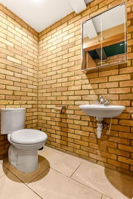 Spacious 2 Bed Urban Jungle Flat, Central ロンドン エクステリア 写真