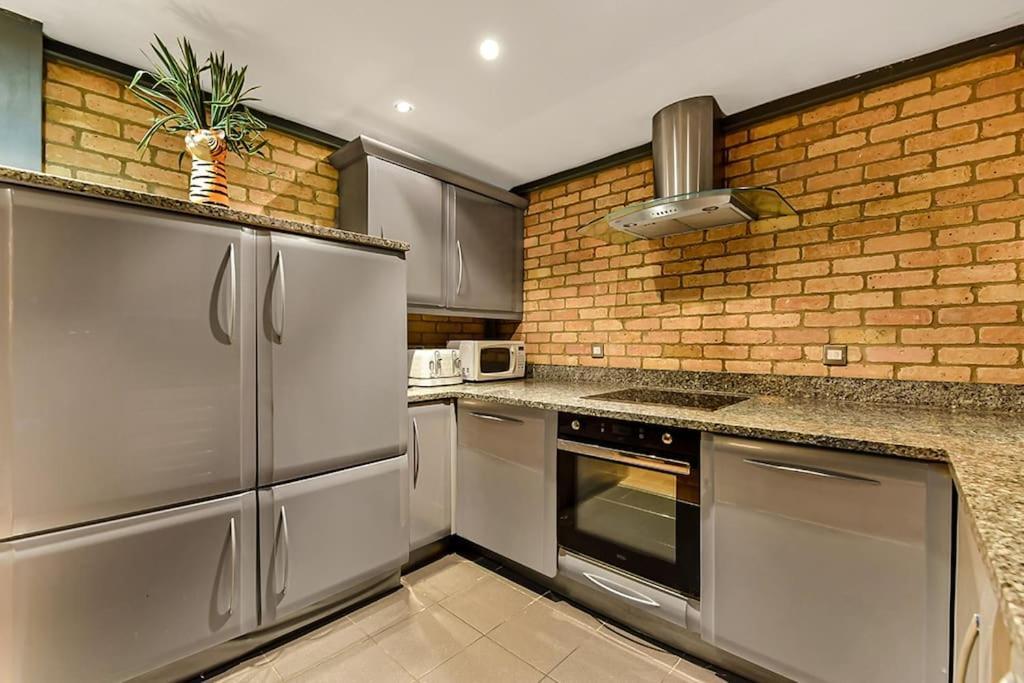 Spacious 2 Bed Urban Jungle Flat, Central ロンドン エクステリア 写真